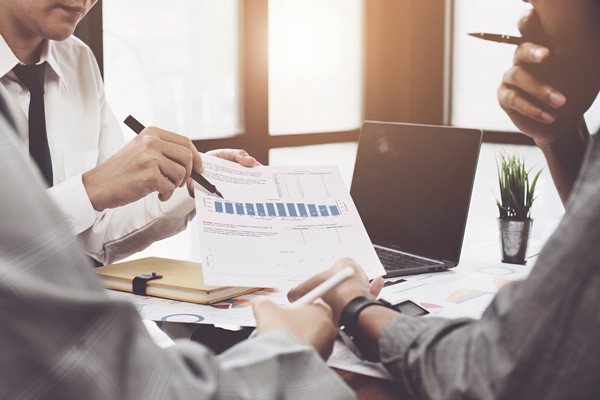 強(qiáng)化風(fēng)險(xiǎn)管理，確保經(jīng)營(yíng)計(jì)劃穩(wěn)健實(shí)施，保障企業(yè)安全