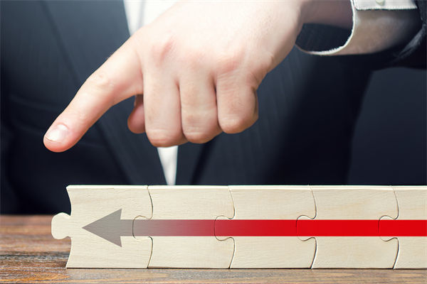 戰(zhàn)略執(zhí)行層層衰減，集團(tuán)管控如何確保目標(biāo)精準(zhǔn)落地？